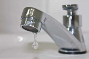 rubinetto-che-perde-bassa-pressione-acqua-in-casa