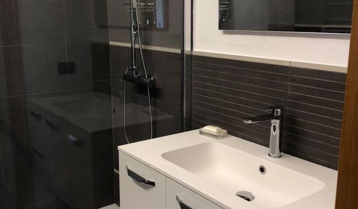 Rivestimento parete bagno: A tutta altezza o a metà parete?